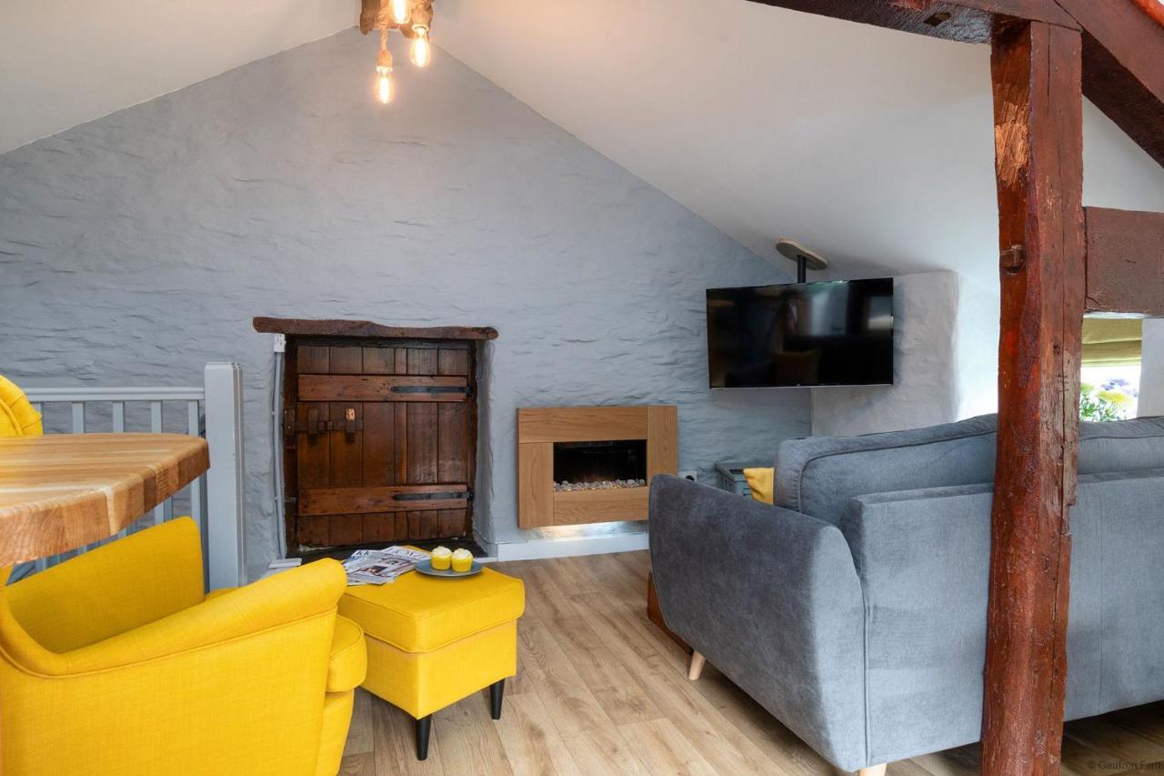 Dog Friendly Cottage, Geufron Farm Near Tywyn Bryn-crug Exteriör bild